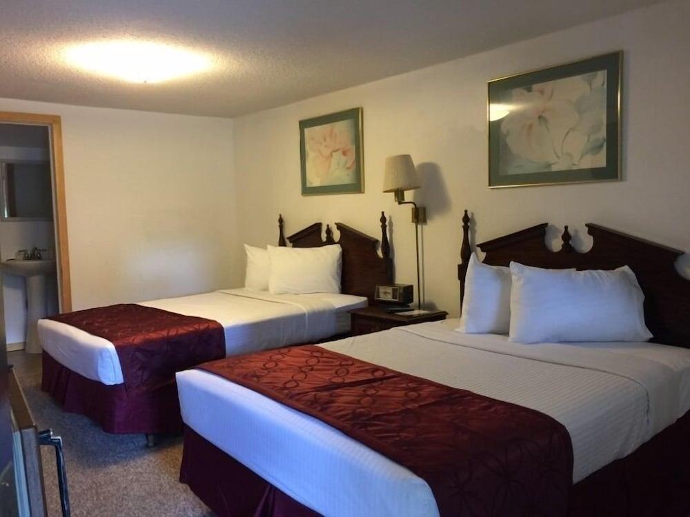 Adirondack Oasis Motel photo 24