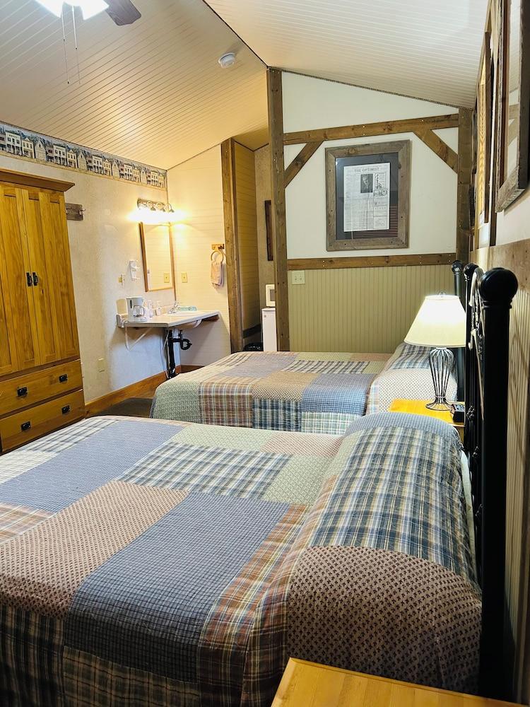 Moore's Old Pine Inn photo 28