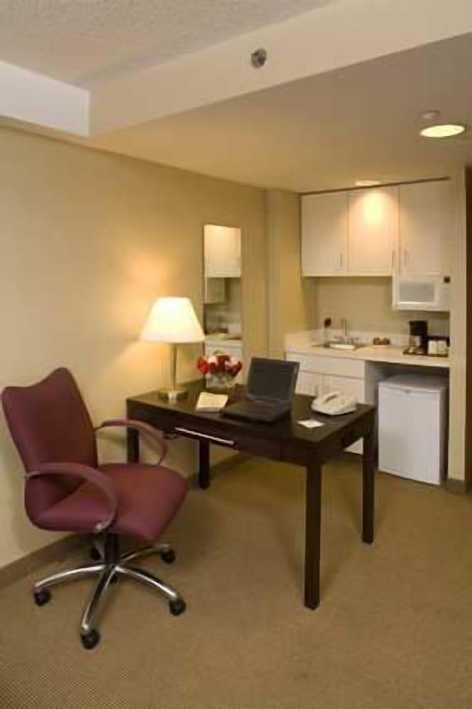 Hampton Inn & Suites Boston Crosstown Center photo 13
