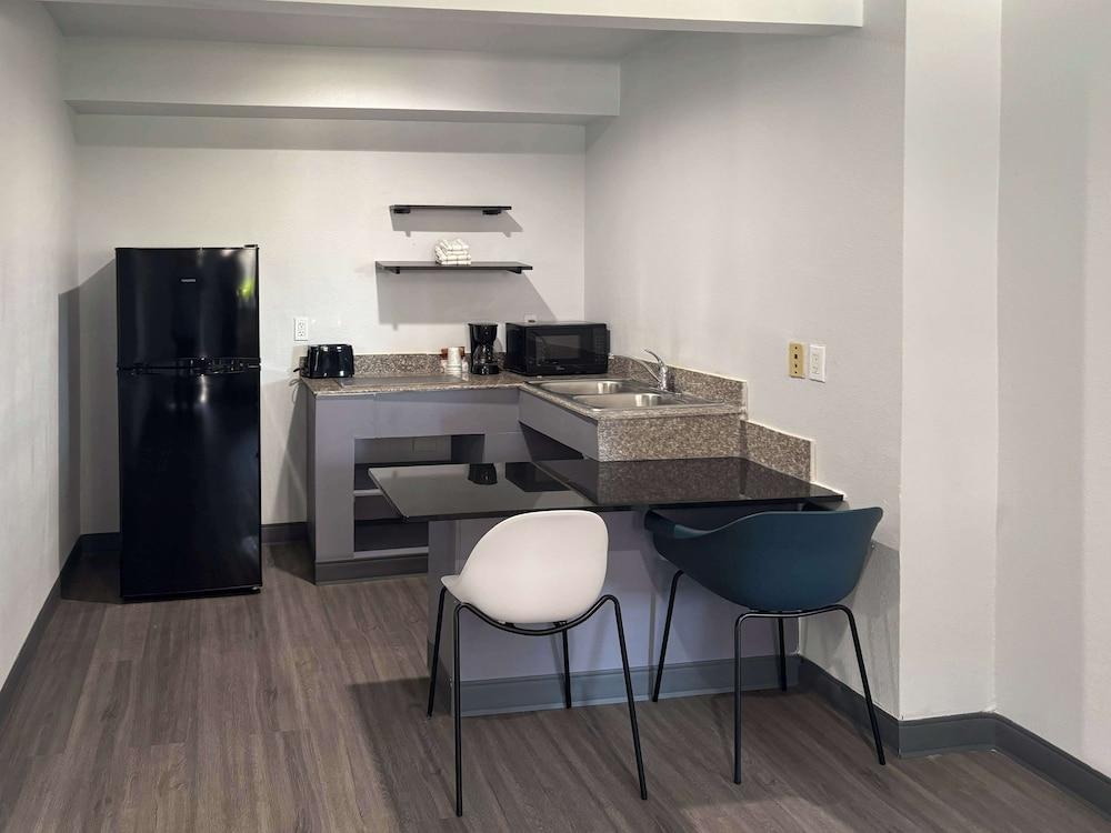 Studio 6 Irving, TX – DFW North photo 25