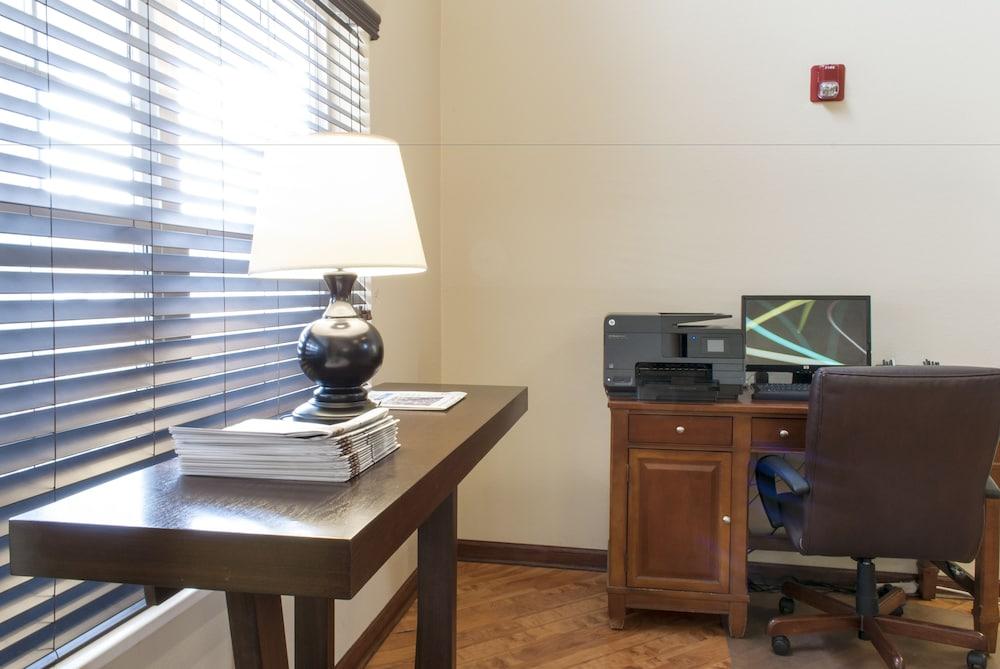 Country Inn & Suites by Radisson, Cedar Falls, IA photo 2