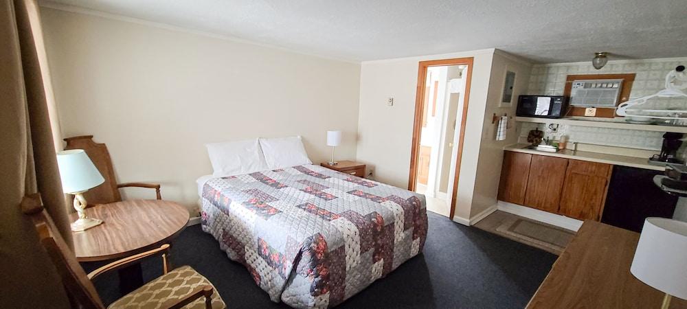 Sun and Surf Motel photo 11