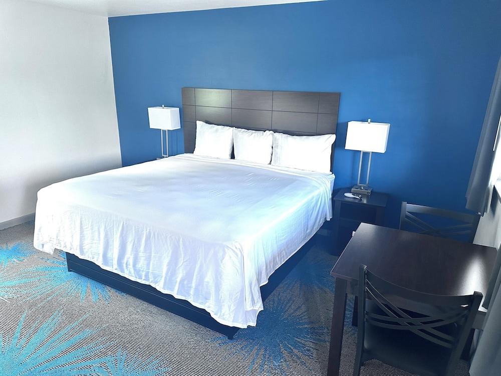 Budget Host Inn Manistique photo 20