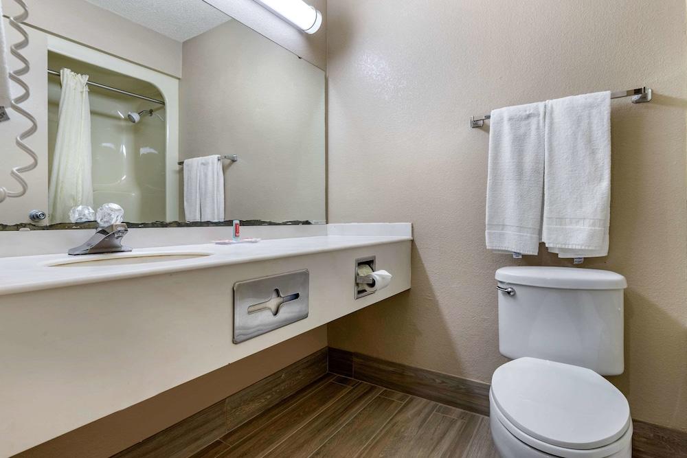 Econo Lodge Florence - Darlington photo 15