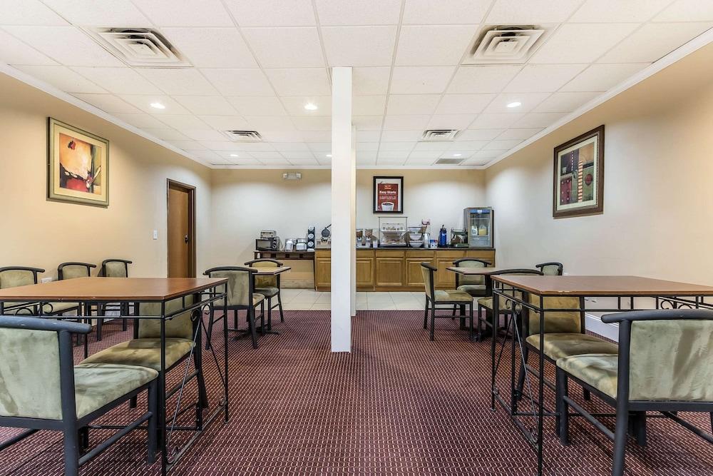 Econo Lodge Eutaw I-20 photo 21