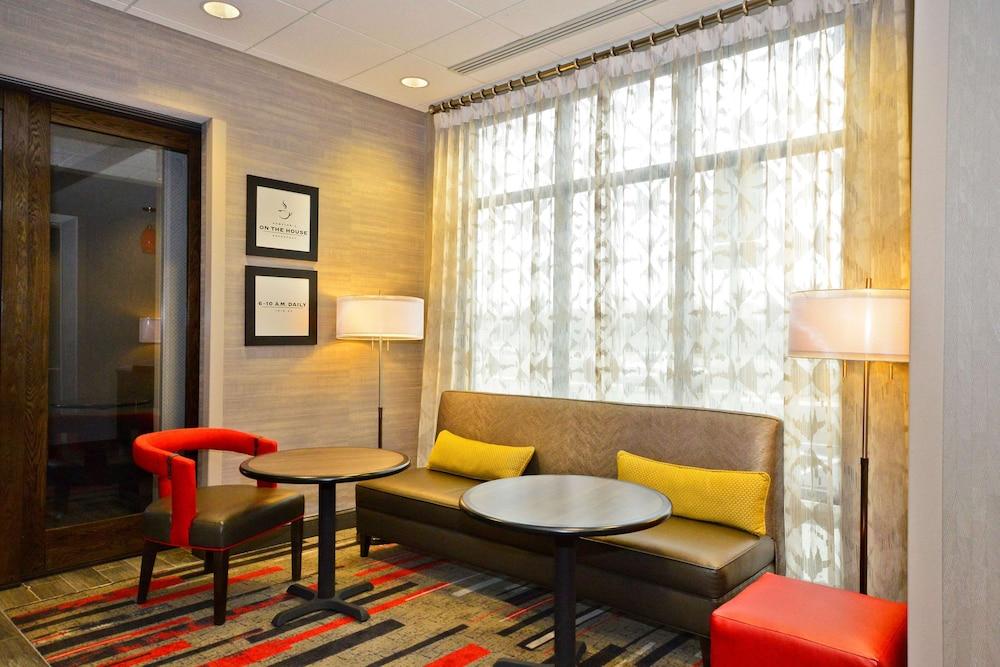 Hampton Inn Pulaski photo 20