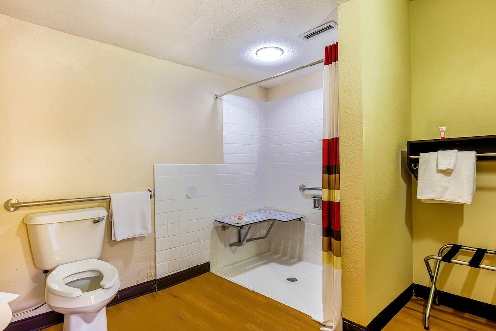 Americas Best Value Inn Moline photo 13