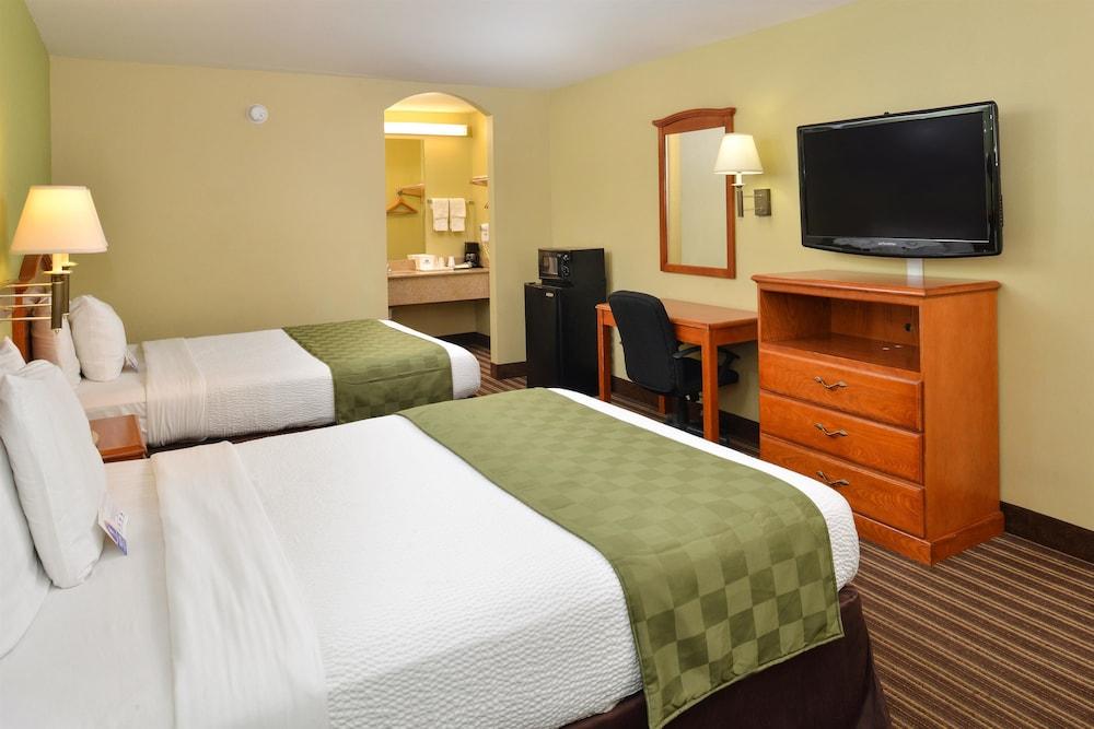 Americas Best Value Inn & Suites University Ave photo 11
