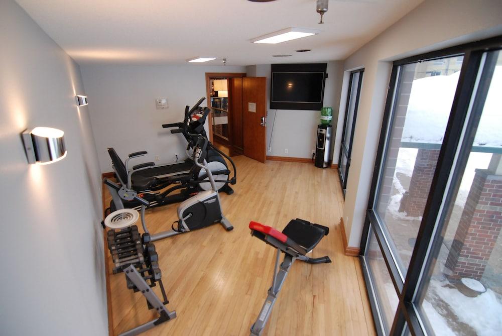Express Suites Riverport Inn & Suites photo 6