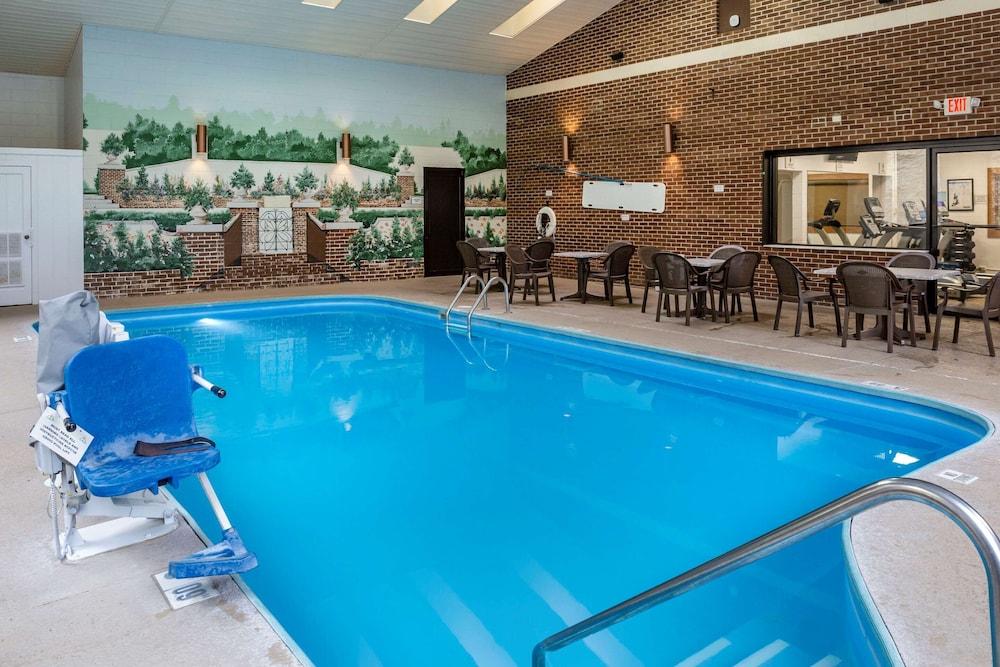 Quality Inn & Suites Zanesville City Center photo 28