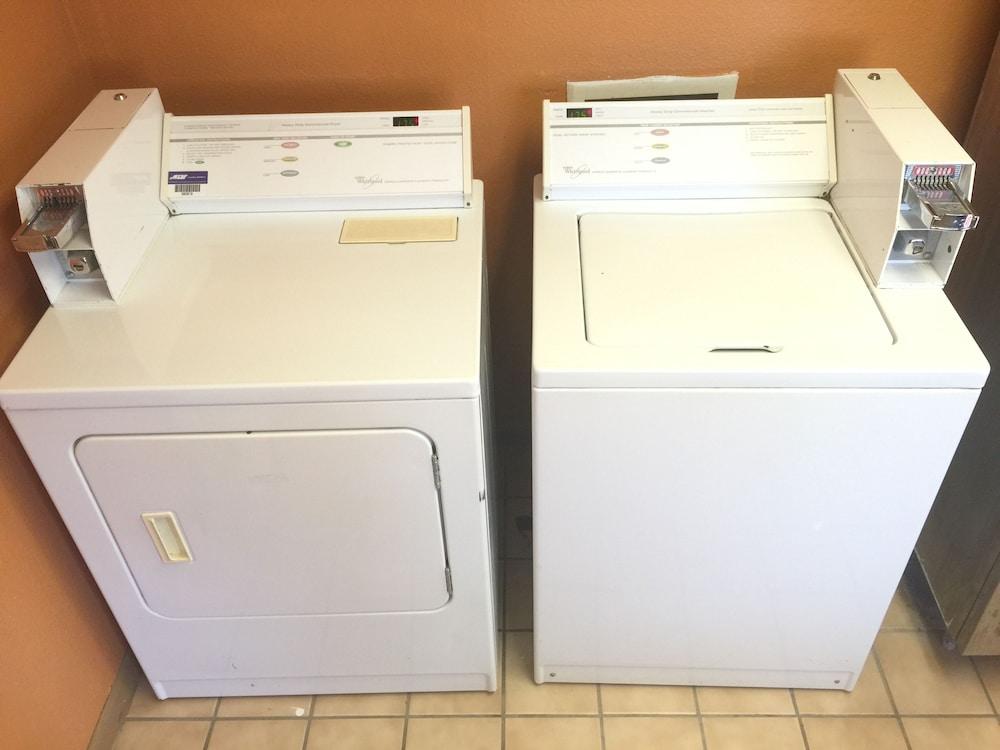 Americas Best Value Inn Garden City photo 20