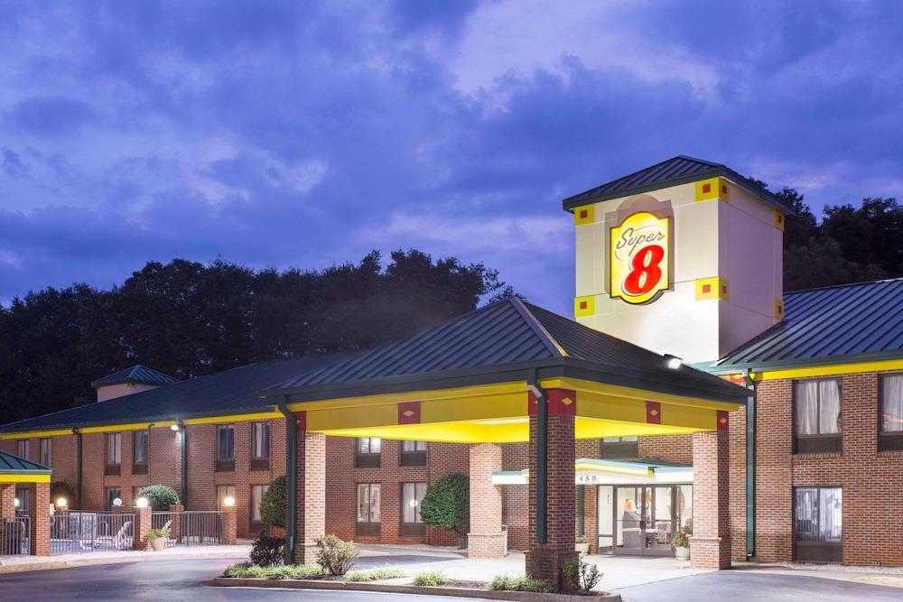 Super 8 by Wyndham Spartanburg/I-26 Exit 22 photo 2