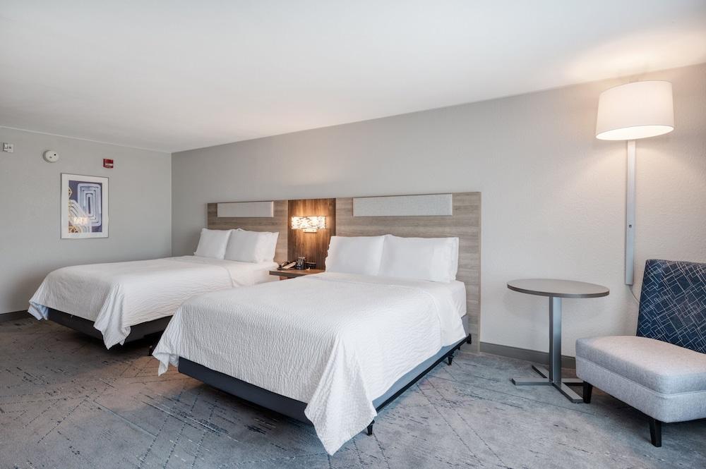 Holiday Inn Express Hotel & Suites Greenwood by IHG photo 32