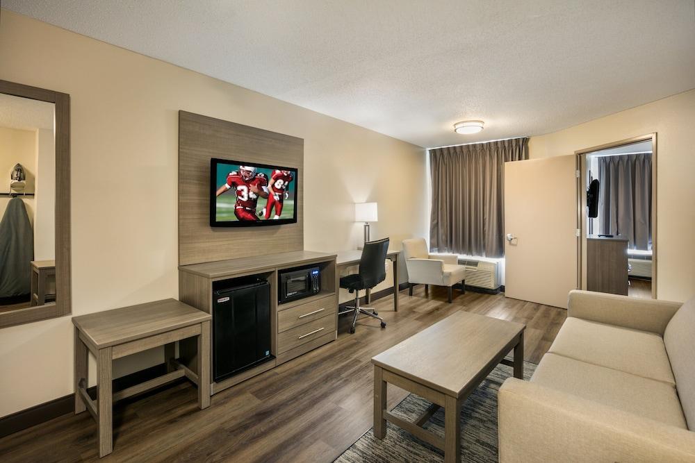 Red Roof Inn PLUS+ Boston - Logan photo 7