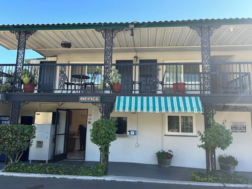 Welcome Inn on Colorado Blvd photo 27