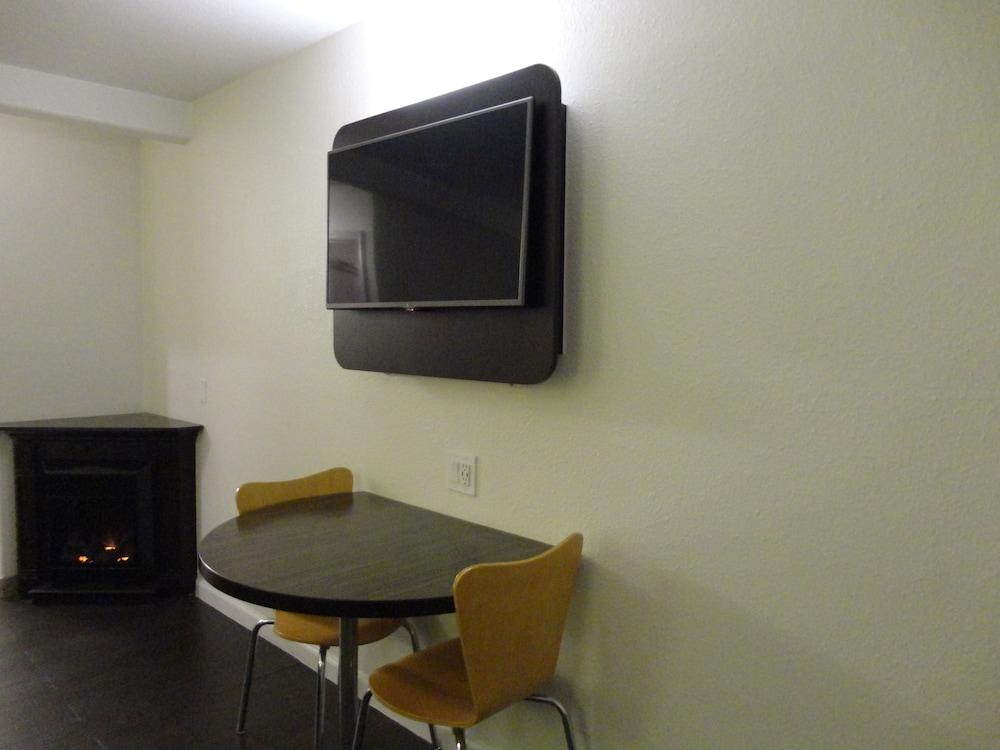 Fisherman's Cove Inn photo 22