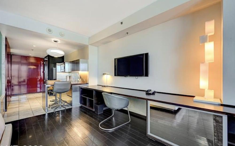 Palms Place Vacation Suites Collection photo 30