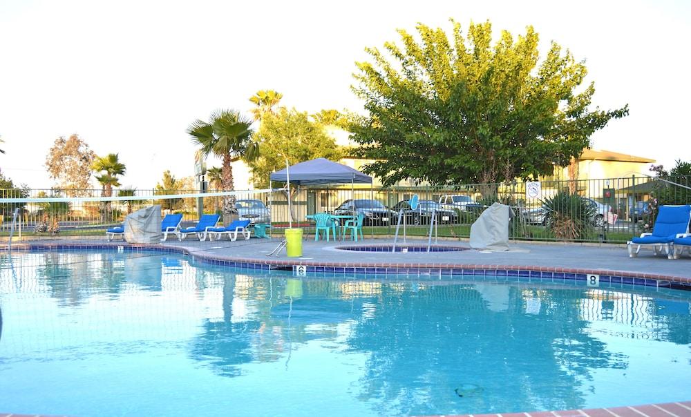 Town House Motel photo 33