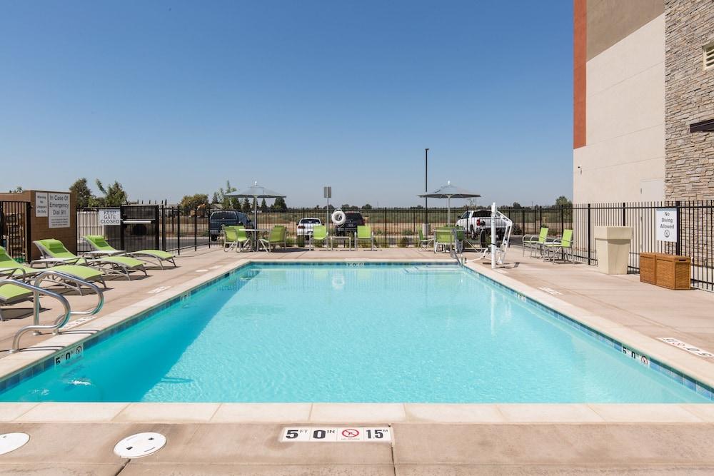 Holiday Inn Express Visalia Sequoia Gateway Area by IHG photo 21