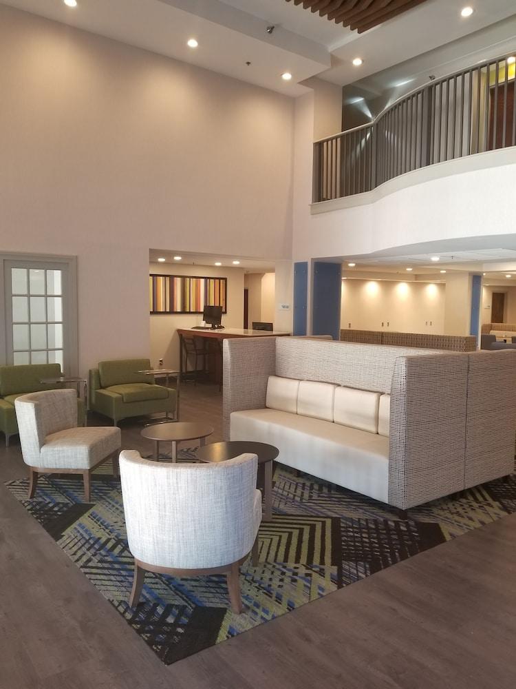 Holiday Inn Express Columbia NE - Fort Jackson by IHG photo 3