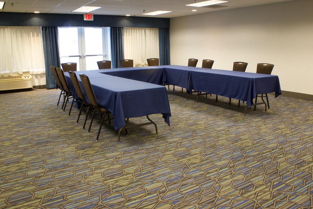 Holiday Inn Express & Suites Vadnais Heights by IHG photo 66