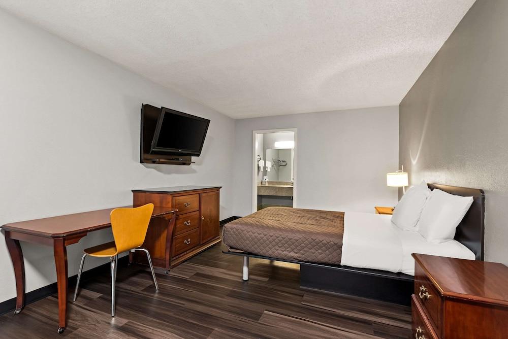 Rodeway Inn Brooklawn photo 19
