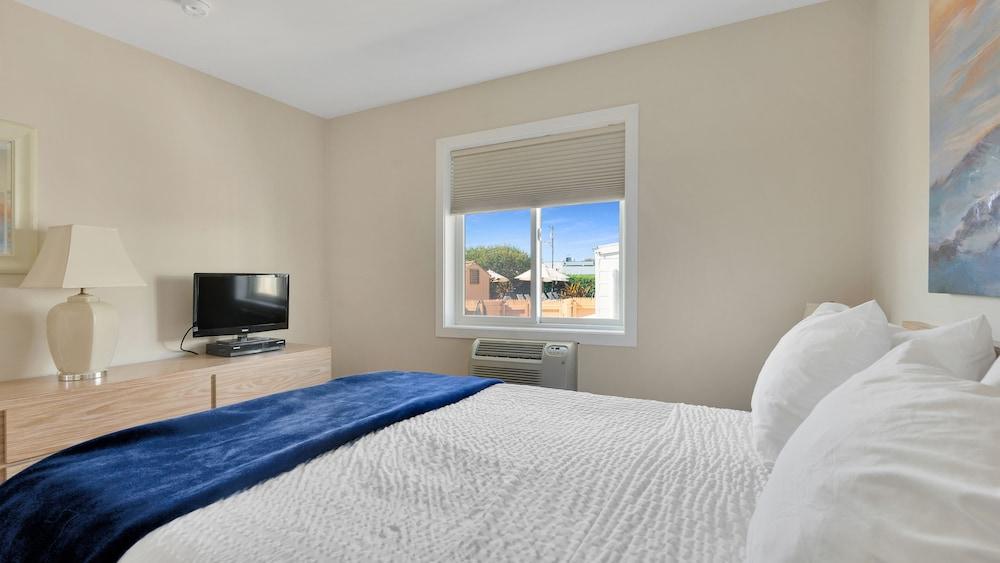 Montauk Oceanside Suites photo 22