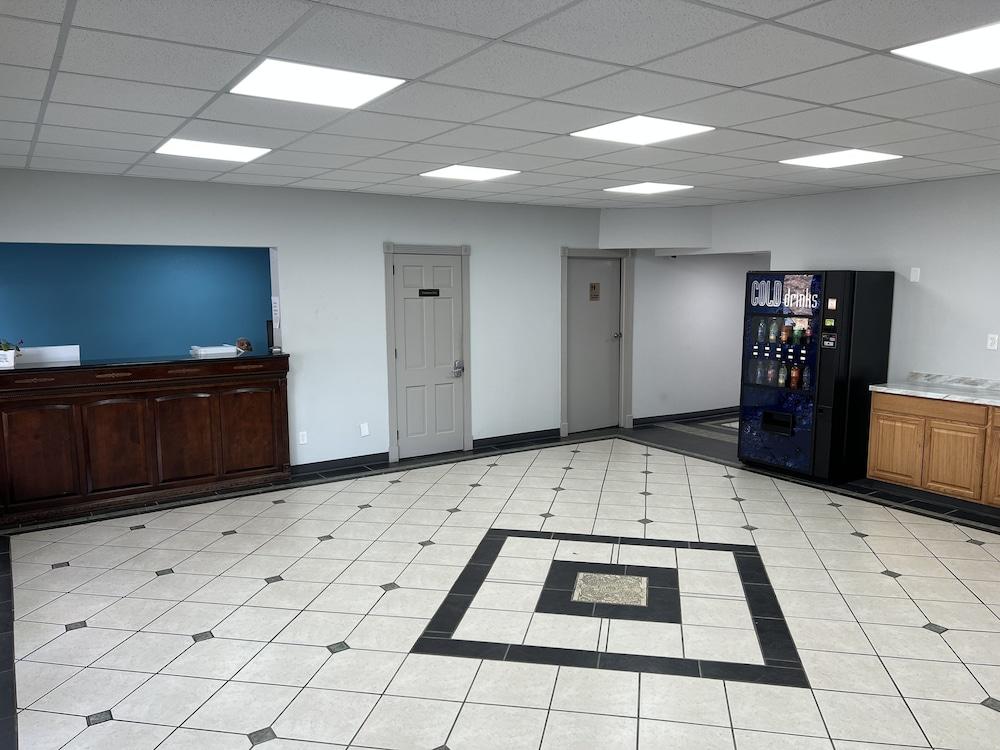 Rodeway Inn Commerce photo 5