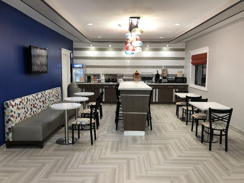 Executive Inn & Suites Joaquin photo 30