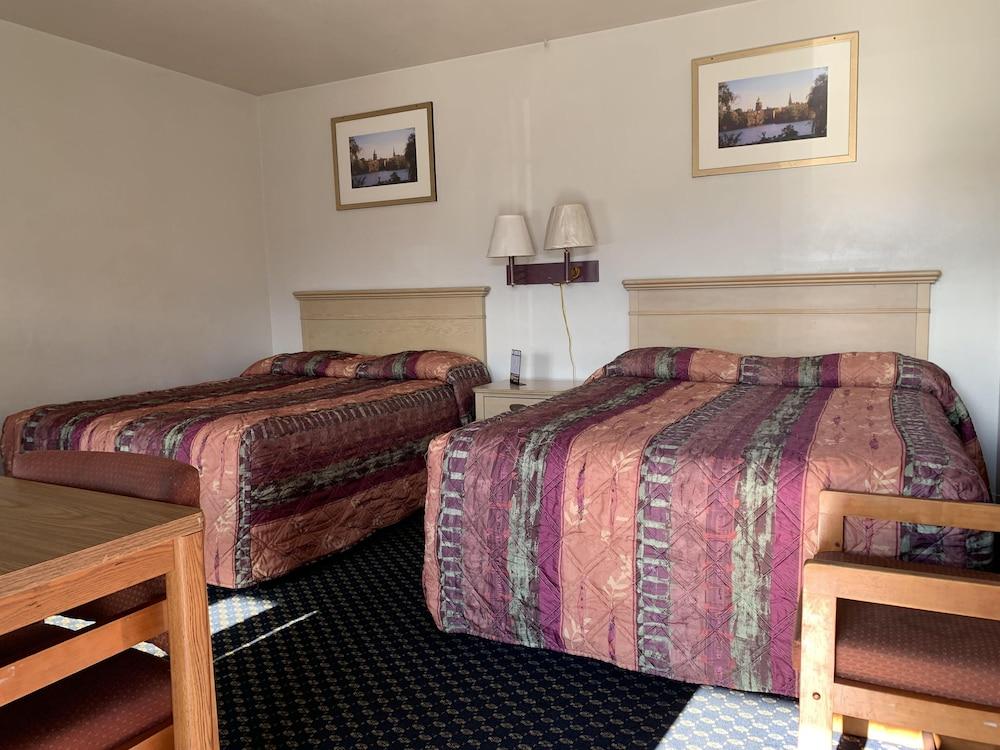 Surrey Motel photo 2