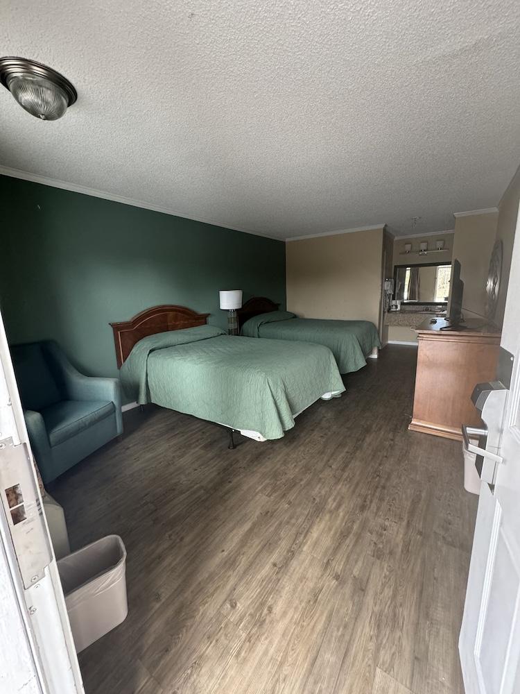 Colony Inn photo 10