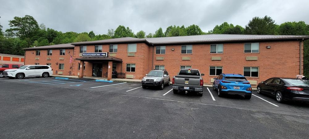 Mountaineer Inn photo 10