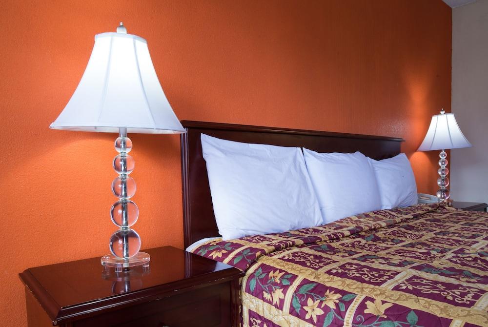 Budget Inn Cocoa photo 19