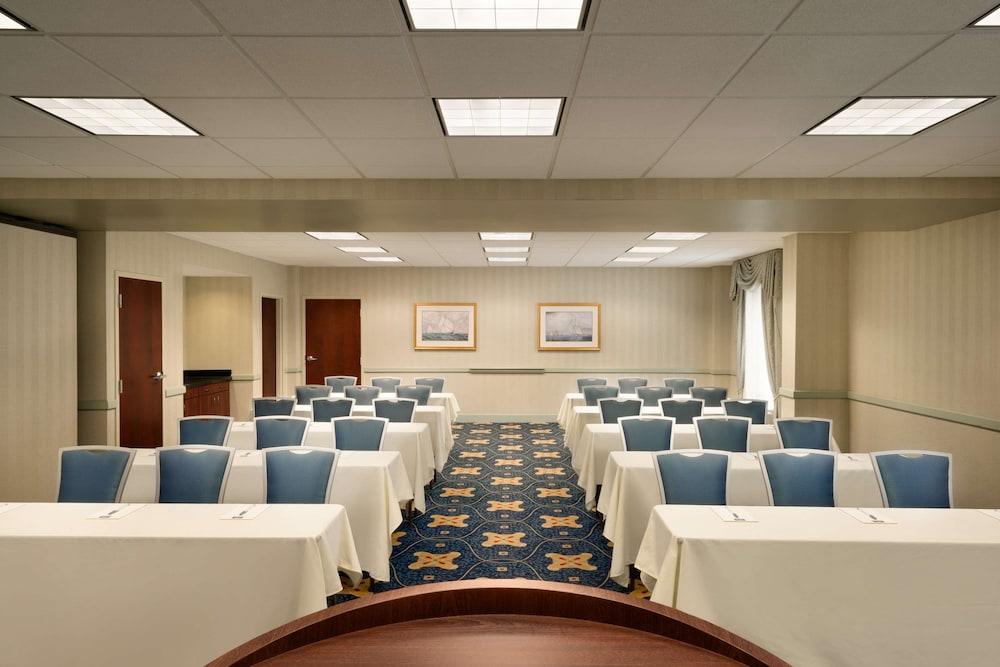 Hampton Inn & Suites Newport/Middletown photo 60