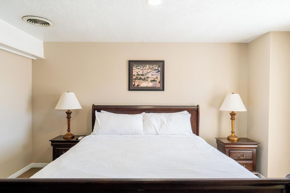 Road Creek Inn photo 55