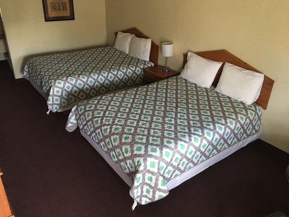 Whispering Creek Lodging & RV Resort photo 23