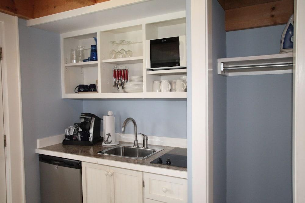Glen Cove Inn & Suites photo 38