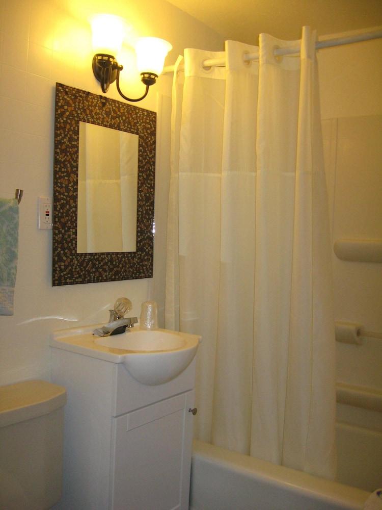 Masters Inn photo 25