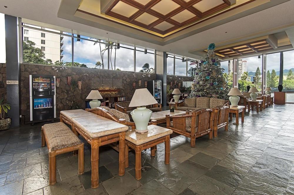 Island Colony by Hawaii Ocean Club photo 3