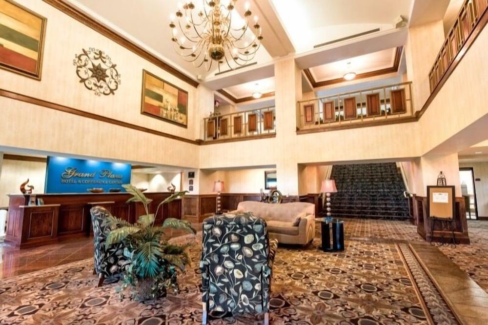 Grand Plaza Hotel & Conference Center photo 1