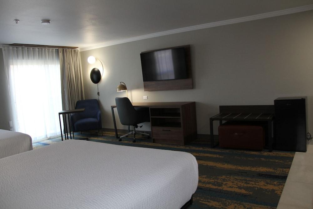 La Quinta Inn & Suites by Wyndham Yakima Downtown photo 13