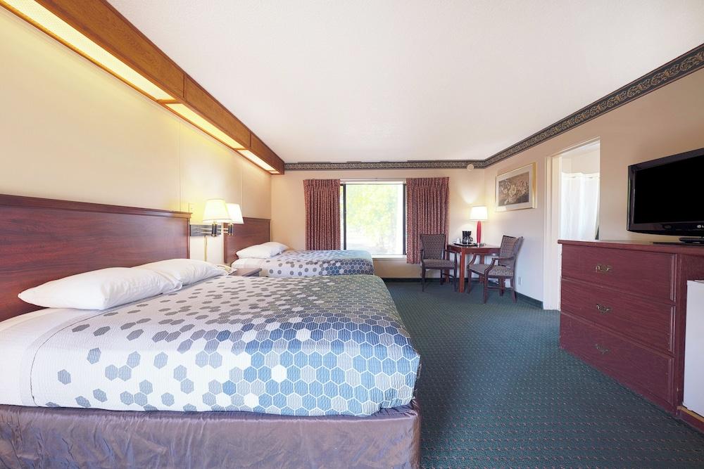 Broadway Inn photo 10