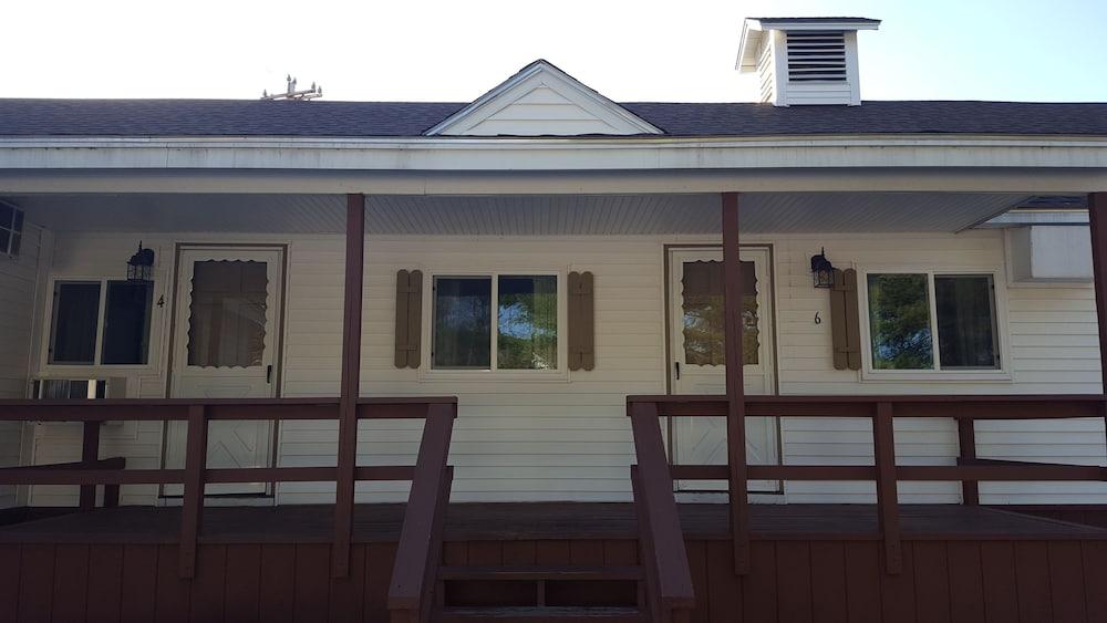 Riverbank Motel and Cabins photo 5
