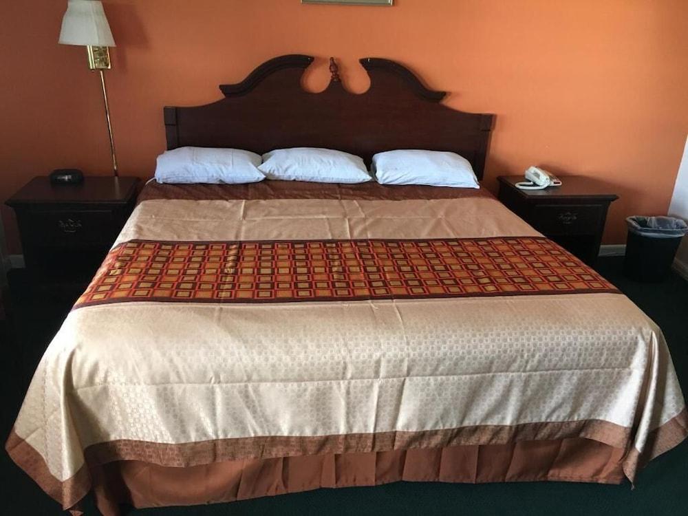NASSAU HOLIDAY MOTEL photo 17