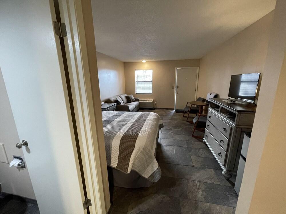 Scottish Inns Osage Beach photo 32