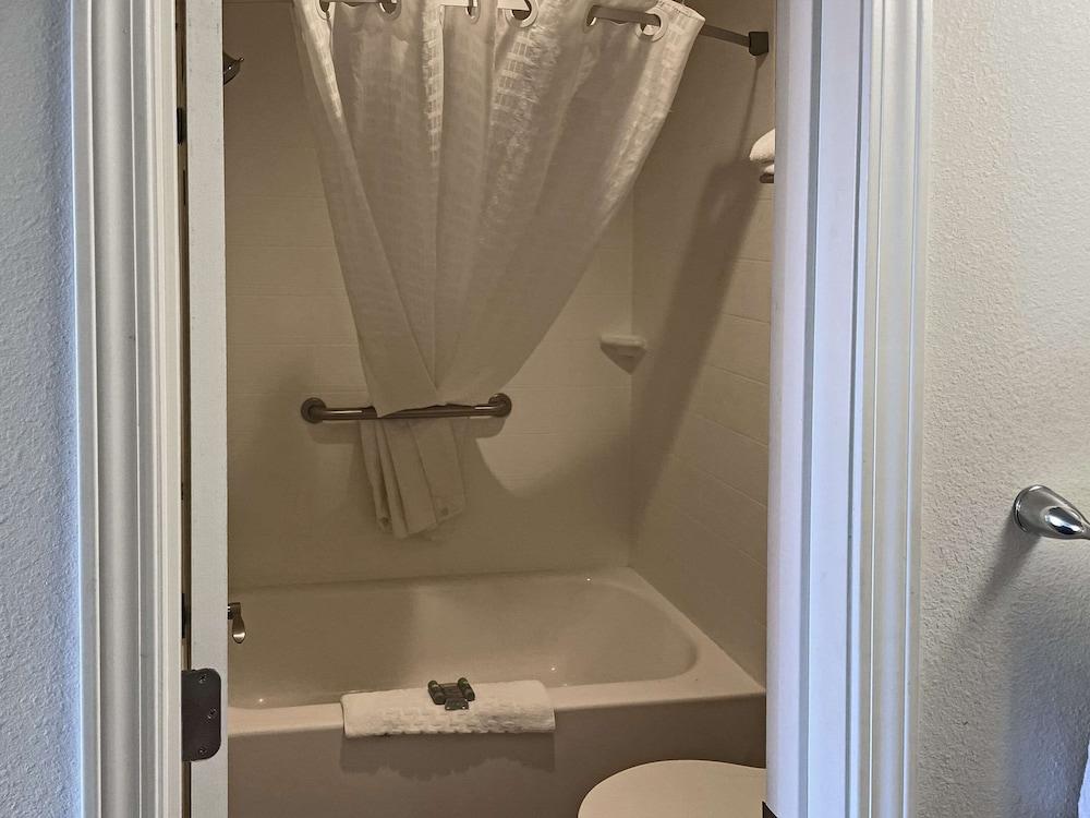 Quality Inn Clinton North photo 19
