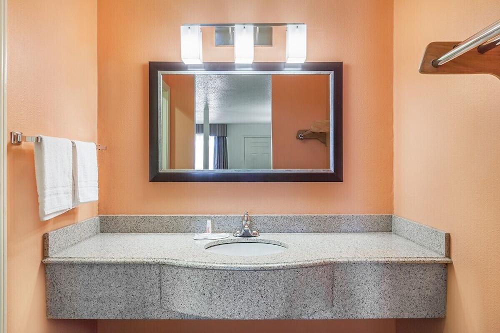 Premier Inn Palestine photo 11