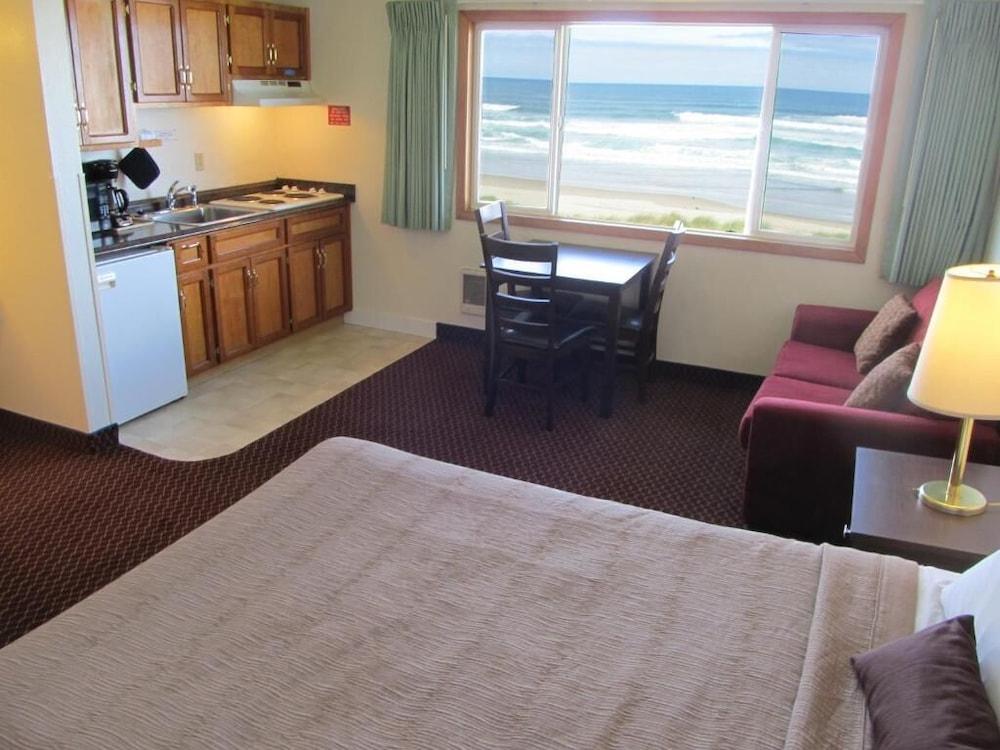 Silver Sands Motel photo 15