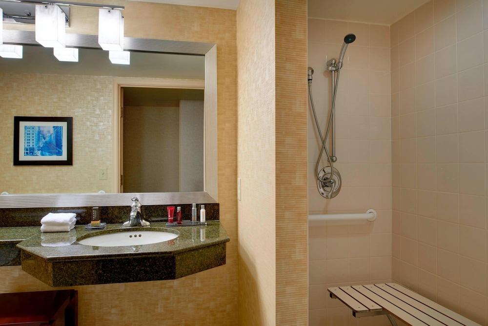 Marriott Milwaukee West photo 12