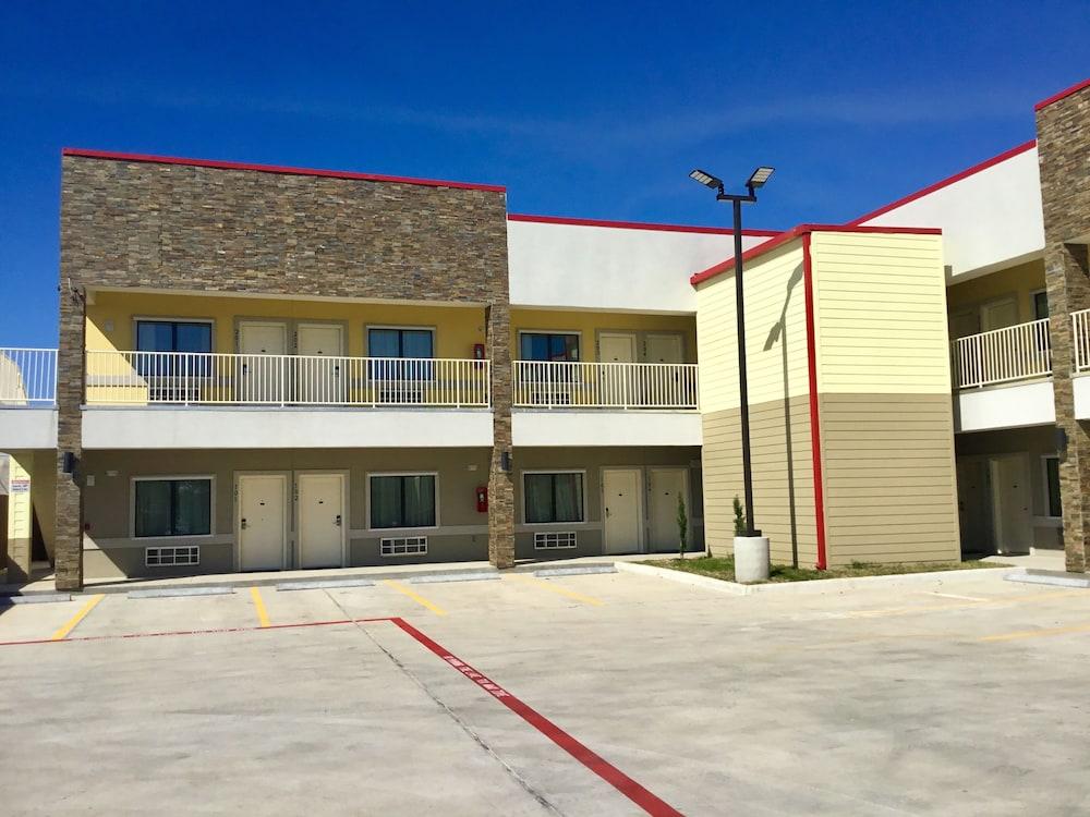 Days Inn by Wyndham Freeport photo 45